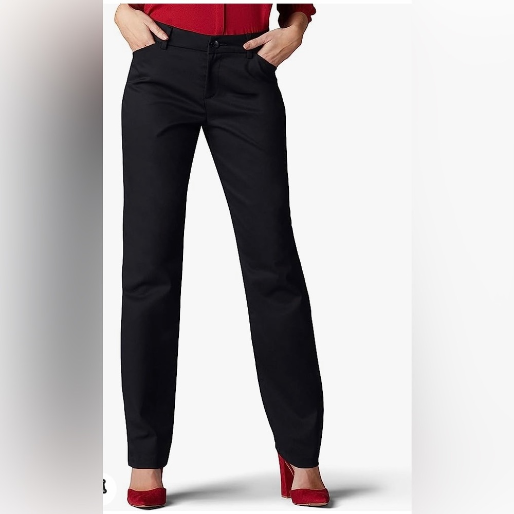 Lee Women's Wrinkle Free Relaxed Fit Straight Leg Pant